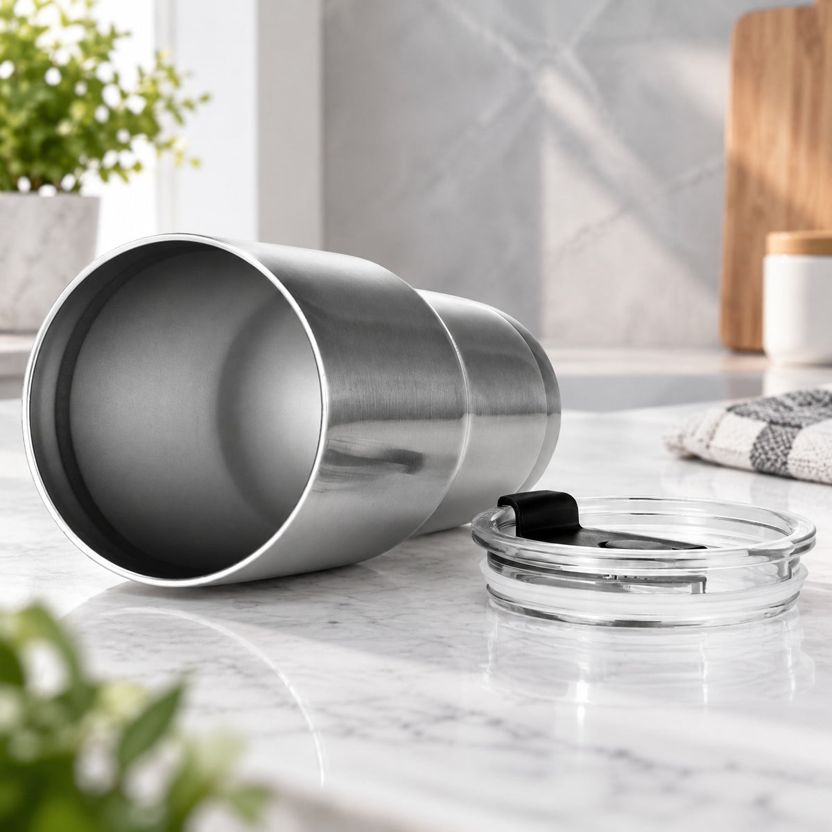 Airfind 30oz Stainless Steel Tumbler Cup Double Wall Vacuum Insulated Mug featuring Lid, 304 Stainless Steel AS PP Silicone Frame, Silver